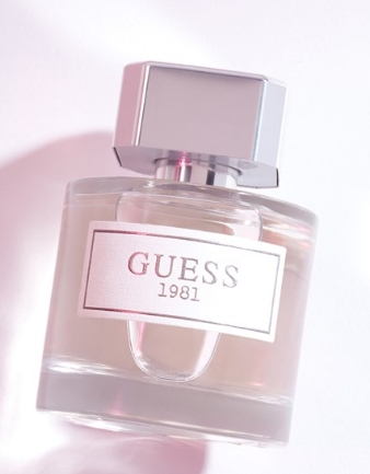 لمسة من الأنوثة الراقية: تجربتي الشخصية مع عطر Guess